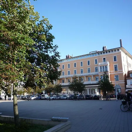 Berringer, Leuchtfeuer, Direkt An Der Promenade Apartment Rostock Exterior photo